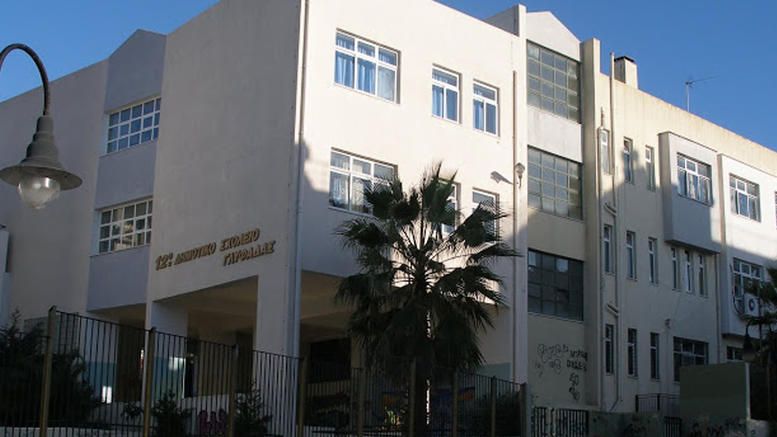 Μαθητής δημοτικό έπεσε από ύψος 4 μέτρων σε σχολείο της Γλυφάδας