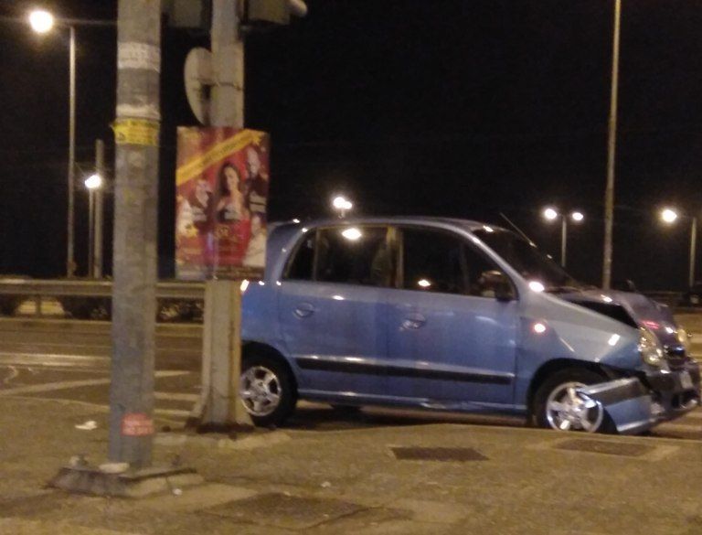 Τροχαίο ατύχημα πριν λίγη ώρα στην Λ. Ποσειδώνος