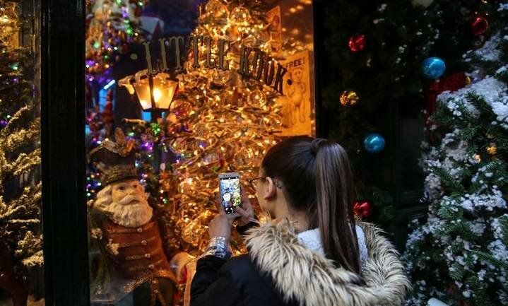 Οι ώρες που θα είναι ανοιχτά τα καταστήματα σήμερα και αύριο