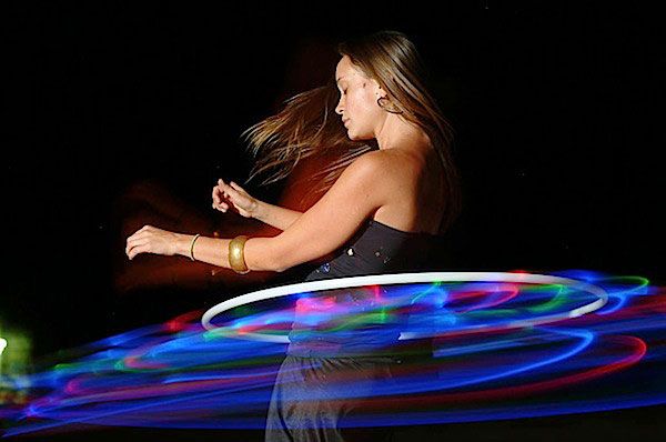 Ετοιμαστείτε για ένα εντυπωσιακό show με στεφάνια hula hoop από Led