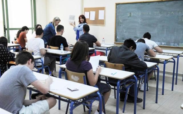 Τι αλλάζει σε απουσίες, εγγραφές και επαίνους σε Γυμνάσια και Λύκεια
