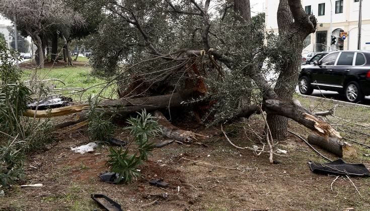 Nέα στοιχεία για το ατύχημα του Ηλία Βρεττού στη Λ. Ποσειδώνος – χρειάστηκαν 45 λεπτά να τον απεγκλωβίσουν