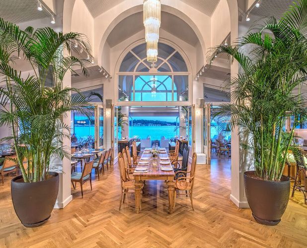 Το φημισμένο «On the Verandah» από τις Σπέτσες έρχεται στο Ark