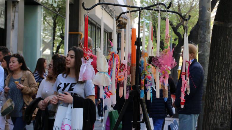 Πότε ξεκινά το εορταστικό ωράριο και ποια Κυριακή θα είναι ανοιχτά τα καταστήματα