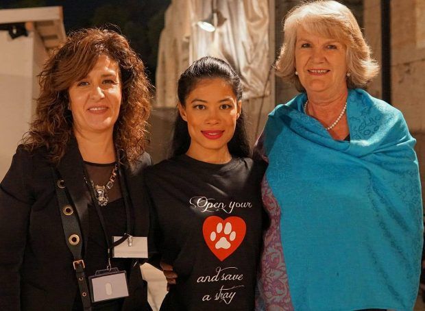 H Vanessa Mae στο νέο σποτ της Ζωοφιλικής Ένωσης Ηλιούπολης