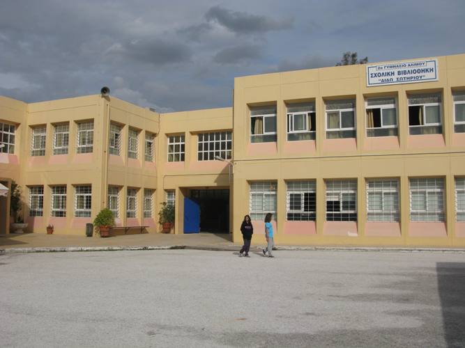 Εκπρόσωποι του «ΚΕΘΕΑ Στροφή» στο 2ο Γυμνάσιο Αλίμου