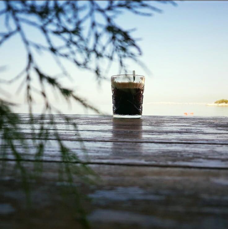 4 cafe να απολαύσεις σήμερα τον καφέ σου με θέα τη θάλασσα