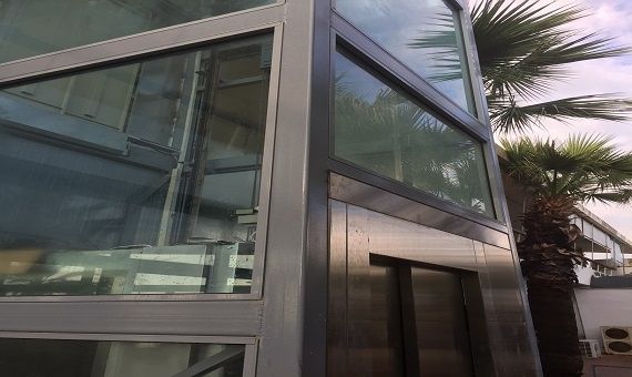 Βούλα: Τοποθετήθηκε ασανσέρ για ΑμεΑ στο Δημαρχείο