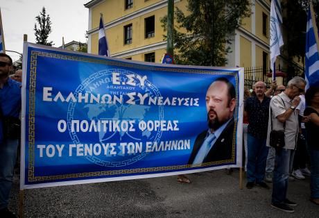 Αγνώριστος ο Αρτέμης Σώρρας στα δικαστήρια, μετά τη σύλληψή του στον Άλιμο