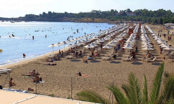 Οι 220 ομπρέλες της Α’ Πλαζ Βούλας