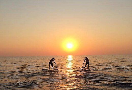Αστέρας Βουλιαγμένης: Sup Yoga με φόντο το ηλιοβασίλεμα