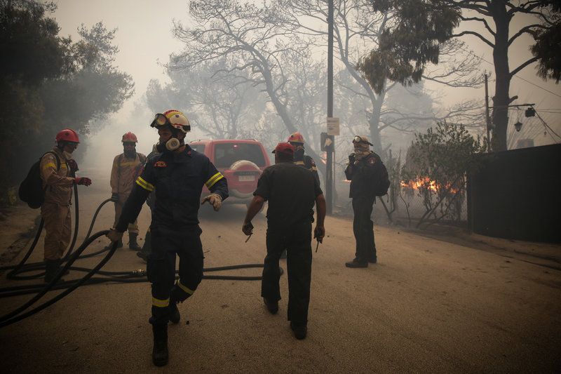 2η ημέρα των ανεξέλεγκτων πυρκαγιών: Όλα τα ενεργά μέτωπα της χώρας