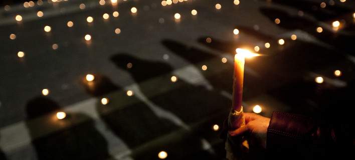 Σιωπηλή συγκέντρωση με κεριά, απόψε στο Σύνταγμα, στη μνήμη των νεκρών από την πυρκαγιά στο Μάτι