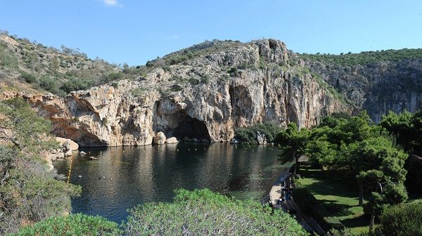 Ηλιούπολη: Ξεκινούν τον επόμενο μήνα τα μπάνια στη Λίμνη Βουλιαγμένης