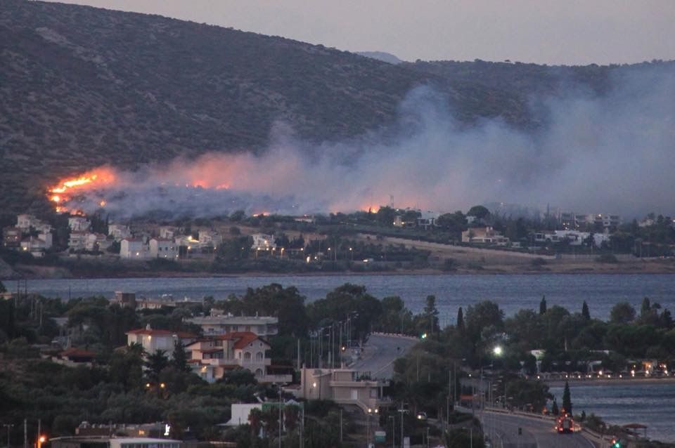 Πυρκαγιά ξέσπασε πριν λίγη ώρα στη Σαρωνίδα