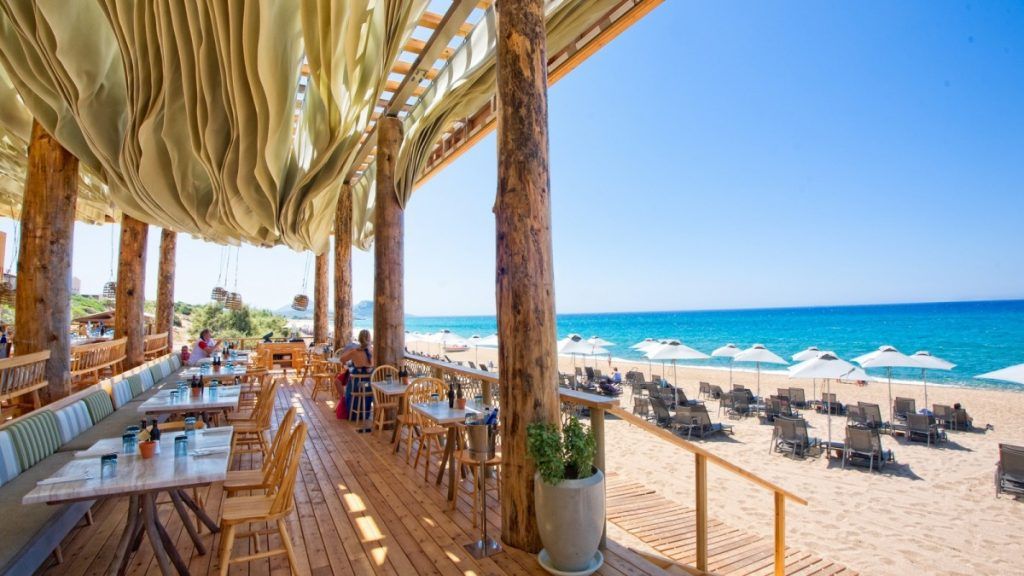 To Costa Navarino γίνεται viral κάθε φορά που φυσά – Δείτε το video