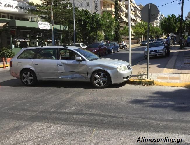Τρακάρισμα στη συμβολή της Λ. Καλαμακίου και της Θoυκυδίδου