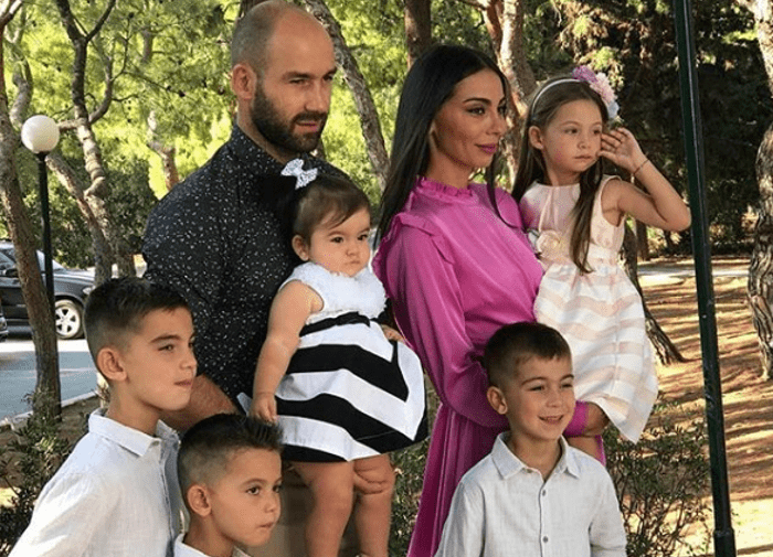 Στη Βουλιαγμένη η βάφτισης της κόρης της Ολυμπιας Χοψονίδου και του Βασίλη Σπανούλη