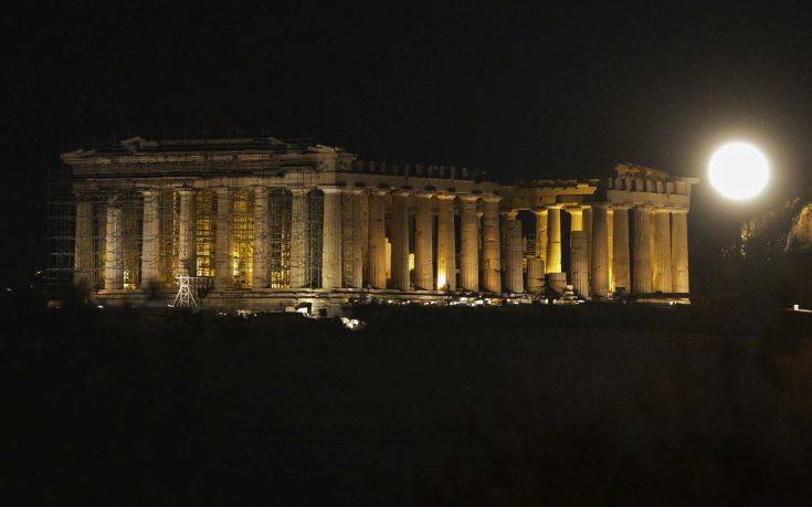 H αυγουστιάτικη πανσέληνος πάνω από τον Αττικό Ουρανό