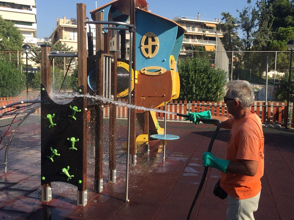 Οι Παιδικές Χαρές του Αλίμου καθαρίζονται