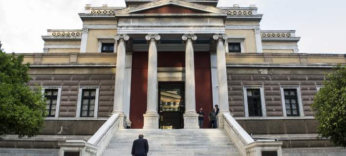 Συνελήφθησαν οι γυναίκες που έριχναν λάδι στα εκθέματα μουσείων