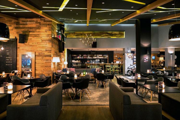 Ο Γιώργος Σταματέλος ανεβαίνει στα dexx του The Loft κάθε απόγευμα Κυριακής