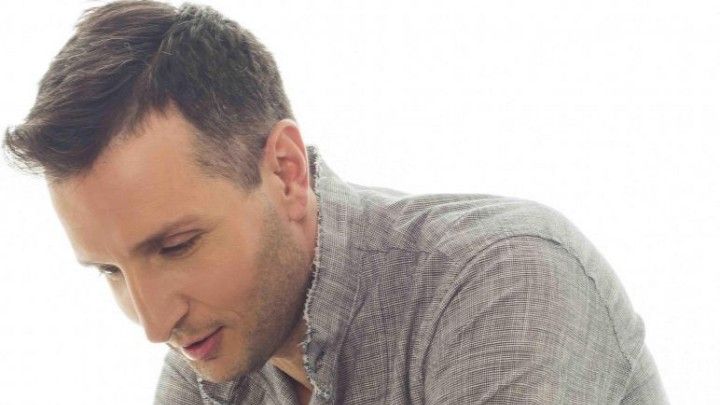 Γλυφάδα: Δωρεάν συναυλία με τον Δημήτρη Μπάση