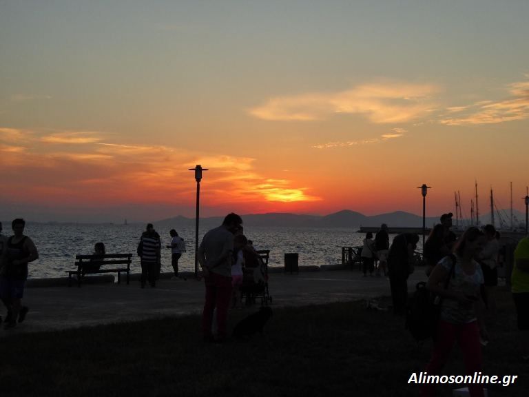 Τα πιο όμορφα ηλιοβασιλέματα του Αλίμου είναι στην παραλία