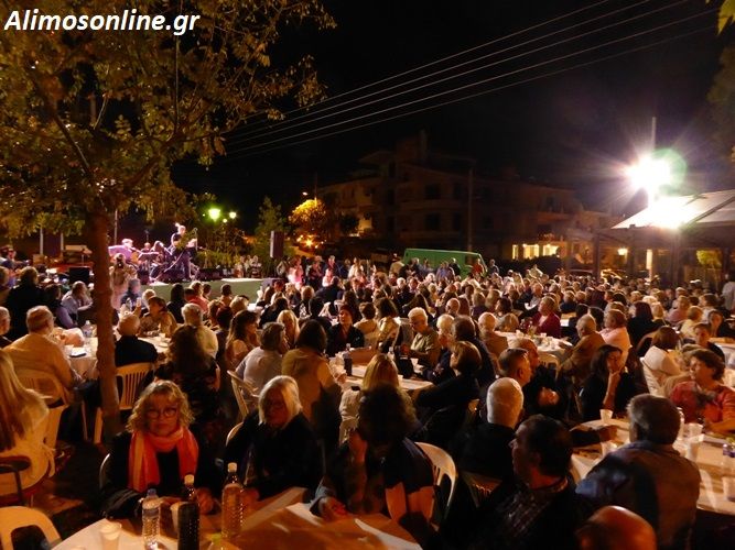 Ατελείωτο γλέντι, με χορό και πυροτεχνήματα στην γιορτή του Συλλόγου Αμπελακίων