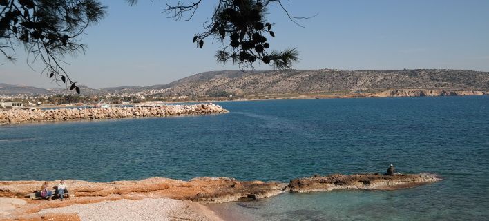 Βουλιαγμένη: Βρέθηκε όπλο μέσα στη θάλασσα, τρία μέτρα από την ακτή