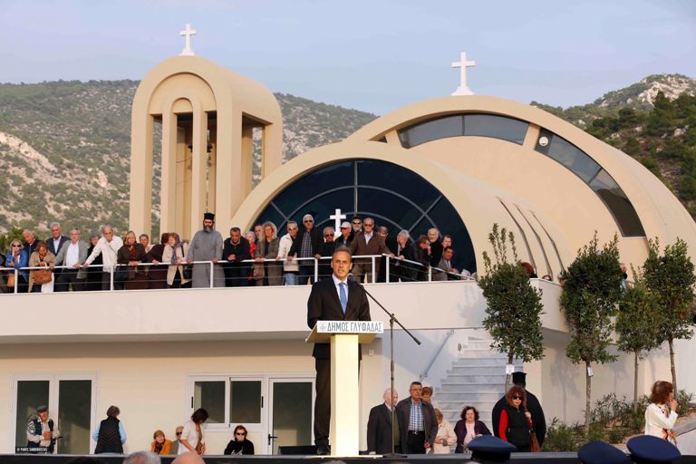 Πραγματοποιήθηκαν τα θυρανοίξια του Ιερού Ναού στο νέο Κοιμητήριο του Δήμου Γλυφάδας