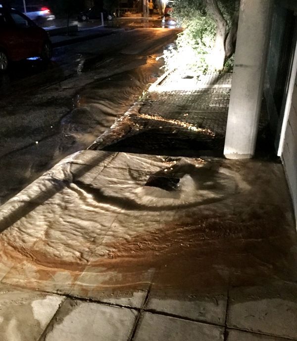 Πλημμύρισε η οδός Ανδρούτσου