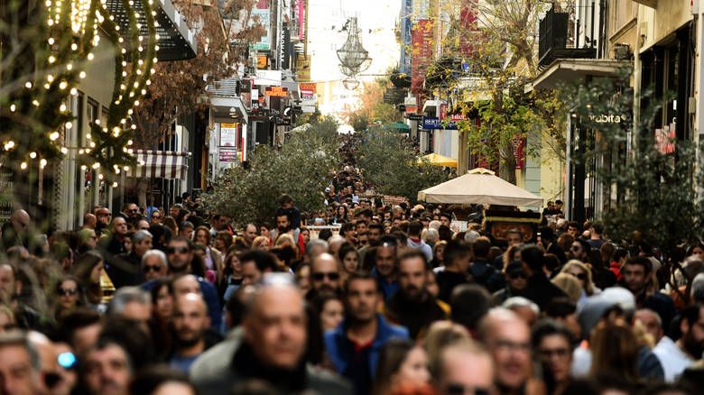 Ξεκινά την Πέμπτη το εορταστικό ωράριο