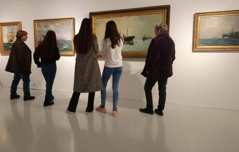 Το τμήμα δημιουργικής γραφής του ΘΟΠΑΑ επισκέφτηκε την έκθεση ζωγραφικής στο Πολιτιστικό Κέντρο