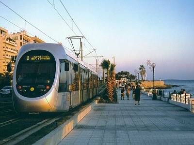 Το τραμ αλλάζει χρώμα και διεξάγει online ψηφοφορία