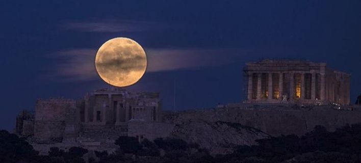 H τελευταία πανσέληνος οτυ 2018 δίπλα στον Παρθενώνα, από τον φακό του National Geographic