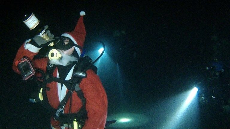 Video: Η School of Diving υποδέχτηκε το 2019 στον βυθό, ντυμένοι Άη -Βασίληδες