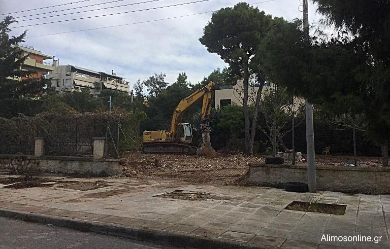 Παρελθόν η επιβλητική βίλλα της οικογένειας Βαρβιτσιώτη στη Γλυφάδα