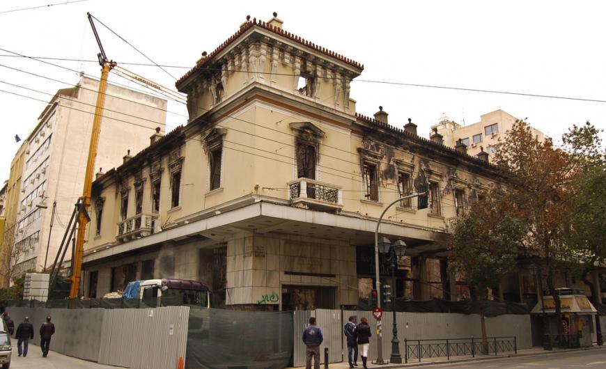 Στο «σφυρί» οι ιστορικοί κινηματογράφοι Αττικόν και Απόλλων