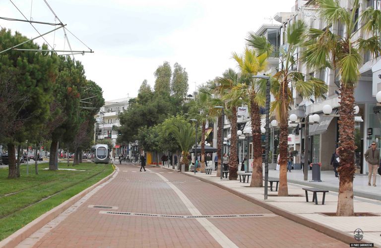 Συνεχίζεται η ανάπλαση του εμπορικού κέντρου της Γλυφάδας