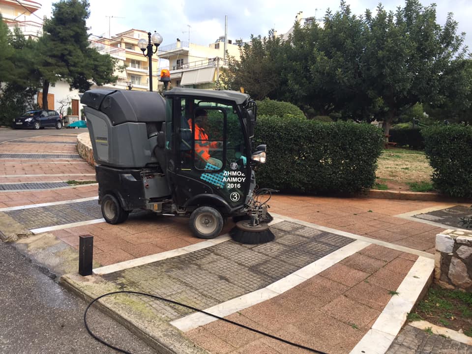 Καθαρισμός σε πλατείες και δημοτικούς χώρους του Αλίμου