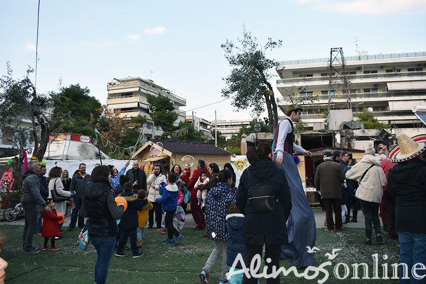 ΚαρναβΆλιμος: Φούσκες, μασκαράδες, συγγραφείς και πολλά κομφετί είχε αυτό το διήμερο