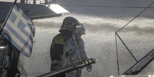 Φλοίσβος: Πυρκαγιά σε σκάφος αναψυχής