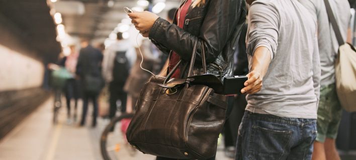 Συνελήφθησαν πέντε άτομα που έκλεβαν πορτοφόλια σε συρμούς του Μετρό