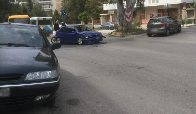 Τροχαίο ατύχημα συνέβη πριν λίγη ώρα στο Καλαμάκι
