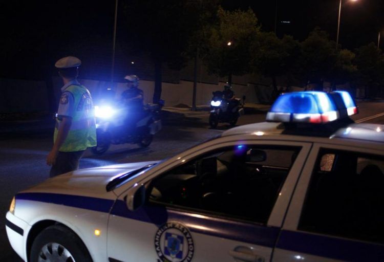 Βούλα: Τέσσερις κουκουλοφόροι εισέβαλλαν σε σπίτι