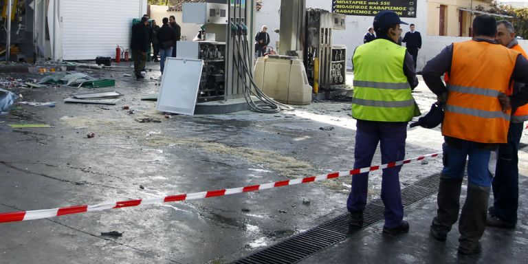 Γλυφάδα: Ληστεία σε βενζινάδικο – Έσπασαν με αμάξι τη τζαμαρία 