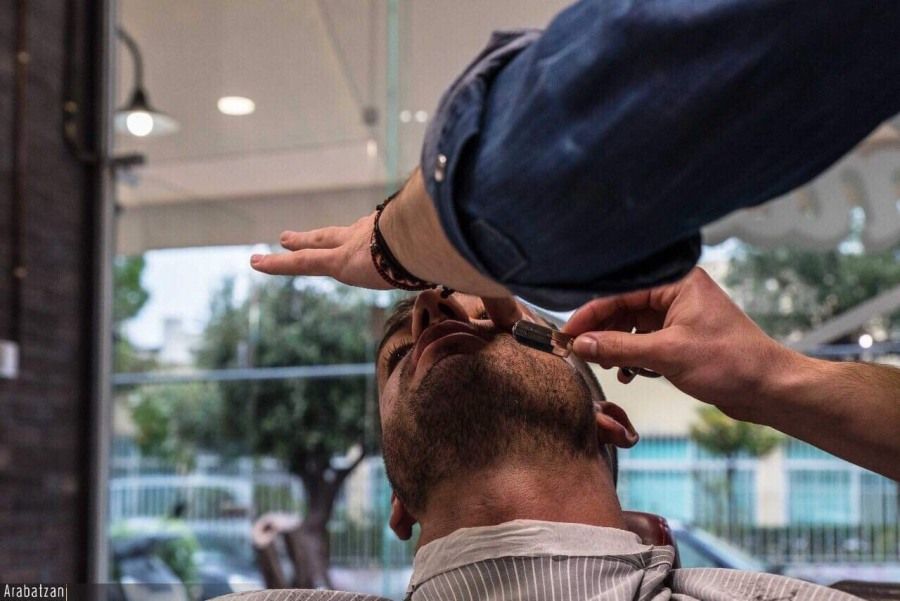 Re Malia: Το old school barber που έχει κλέψει τις εντυπώσεις