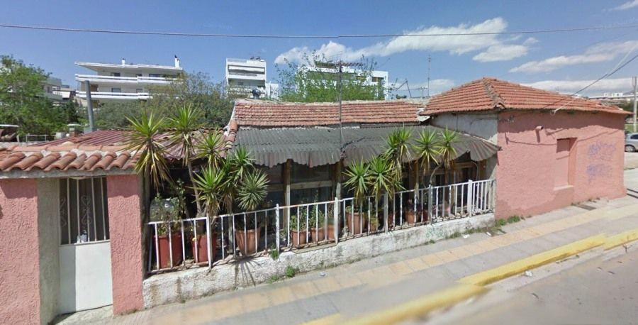  Ότι απέμεινε από την θρυλική ταβέρνα ο «Μπάρμπα-Πέτρος» στη Γλυφάδα
