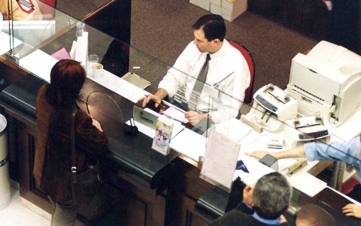 Την Πέμπτη αλλάζει το ωράριο συναλλαγών στις τράπεζες
